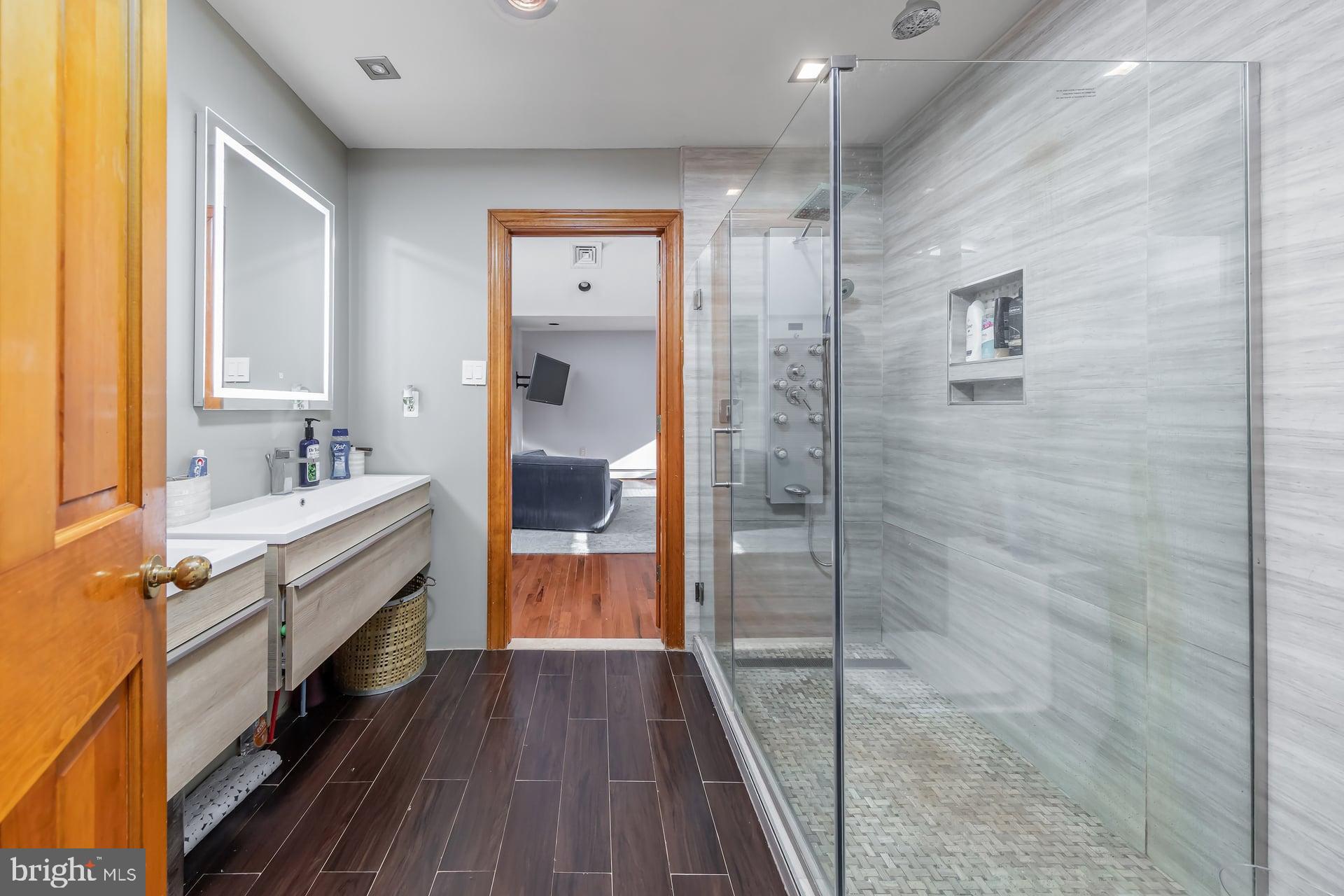 1322 COMMISSIONERS ROAD