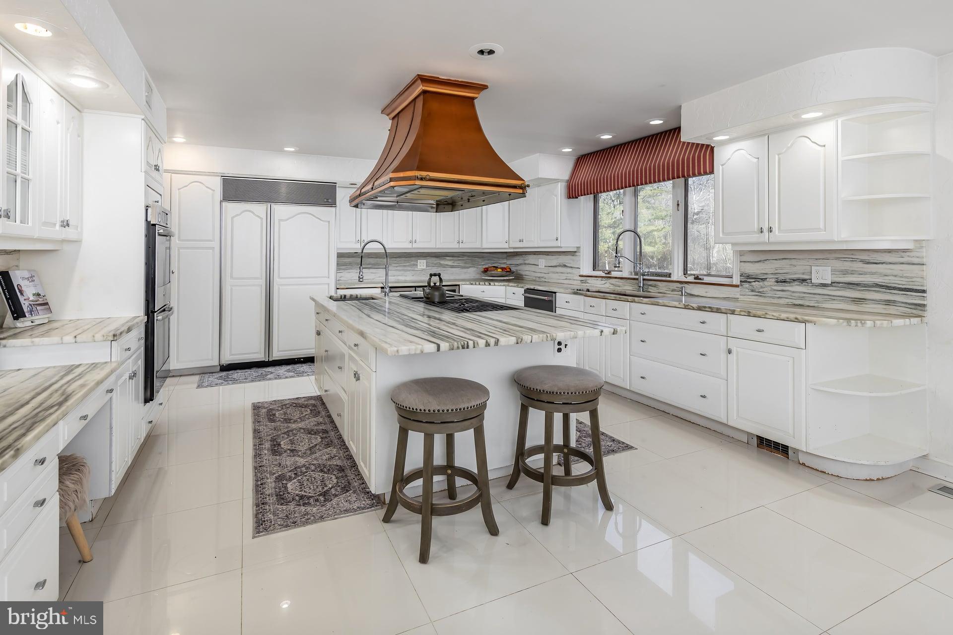 1322 COMMISSIONERS ROAD