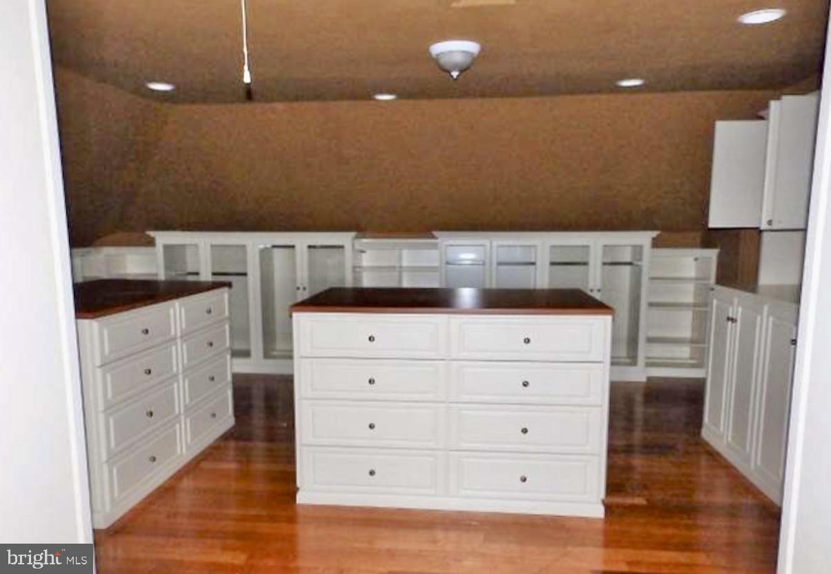 1322 COMMISSIONERS ROAD