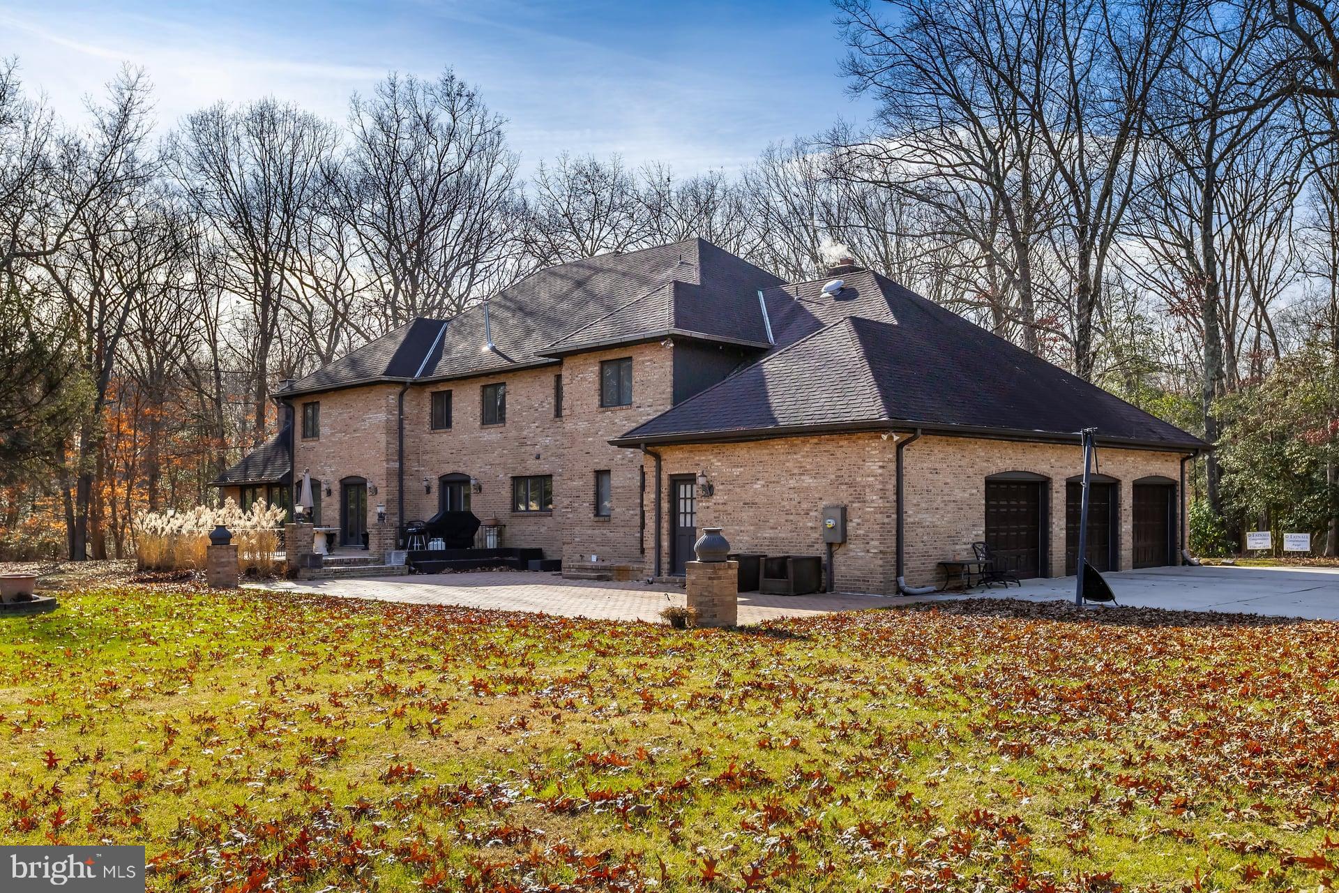 1322 COMMISSIONERS ROAD