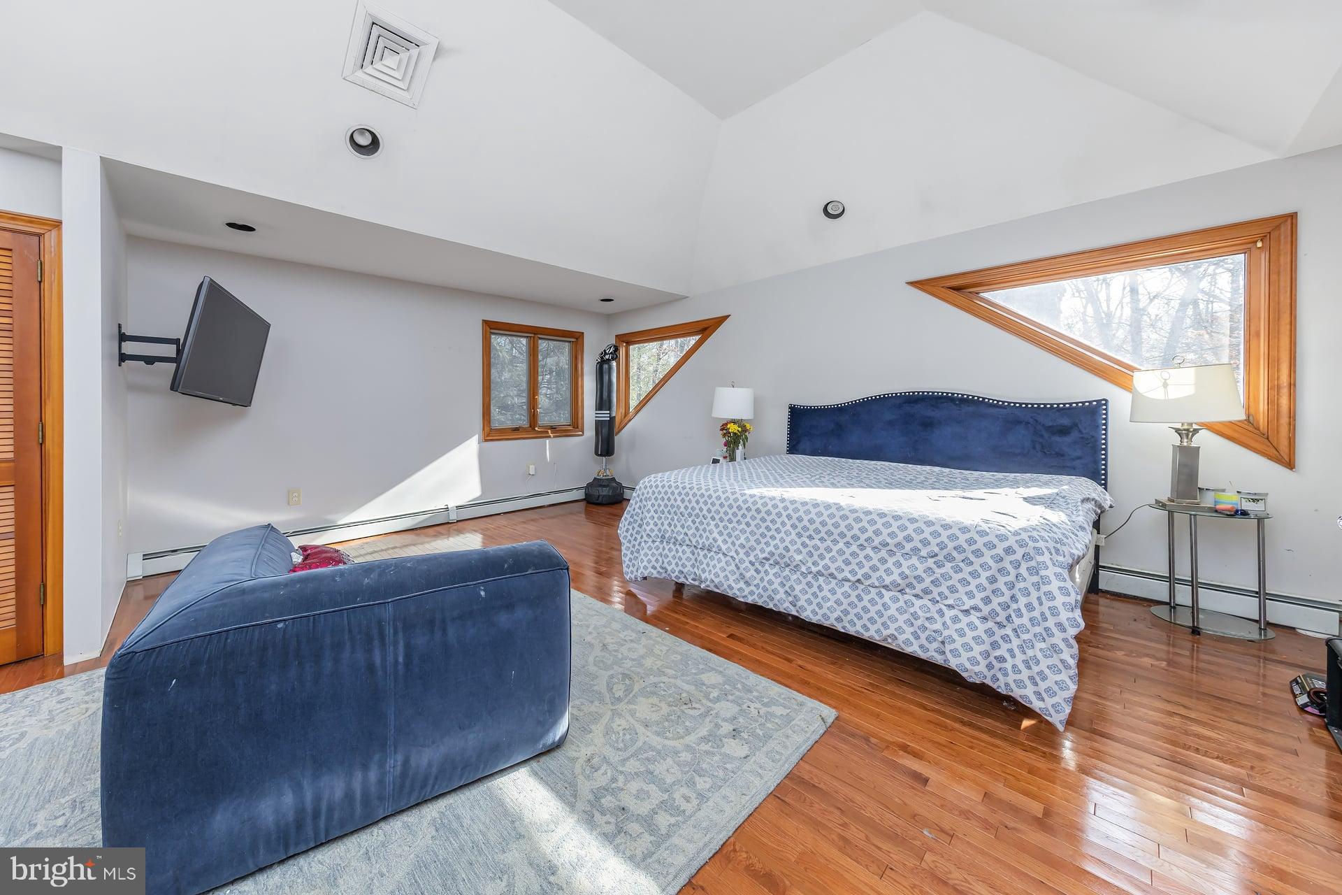 1322 COMMISSIONERS ROAD