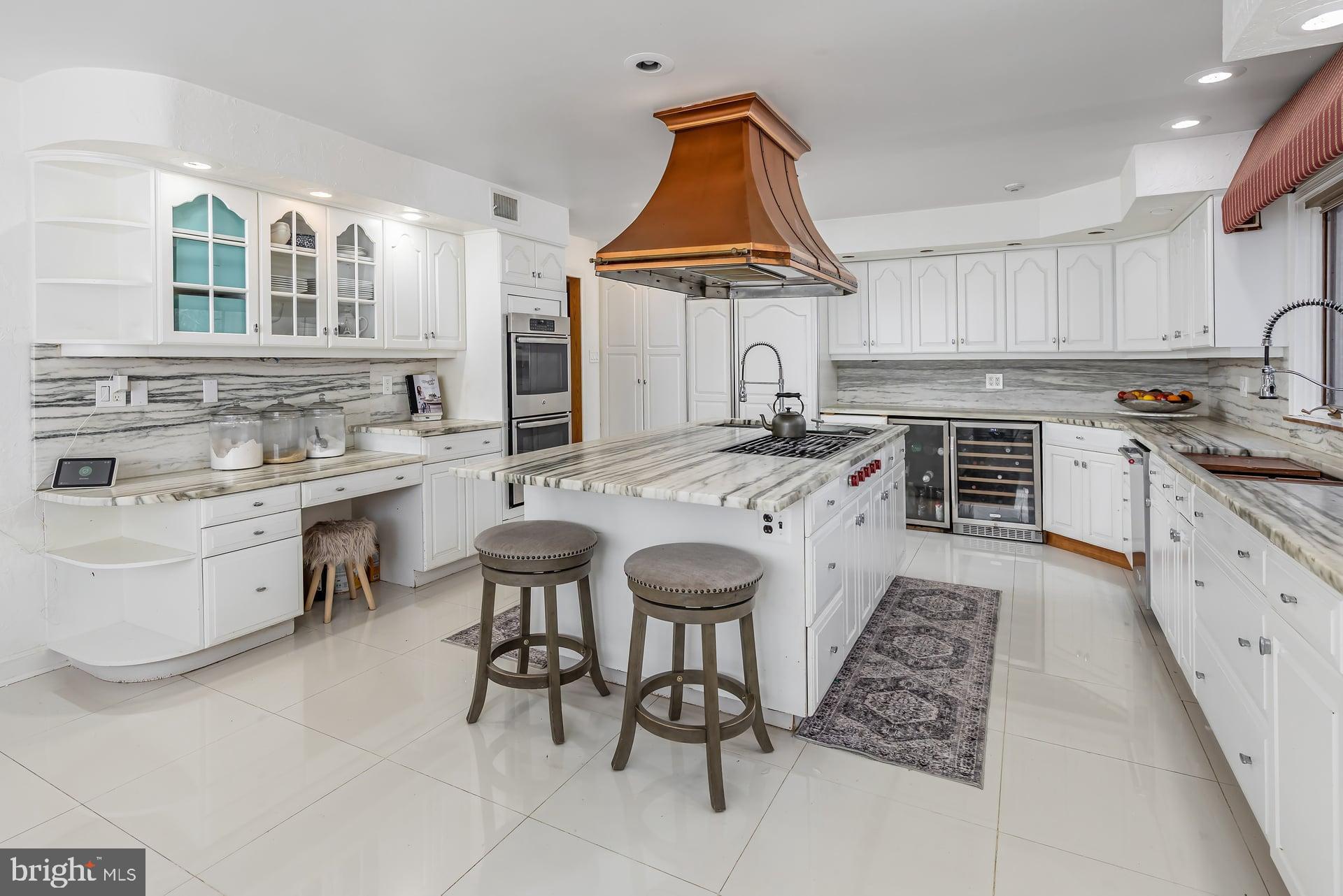 1322 COMMISSIONERS ROAD