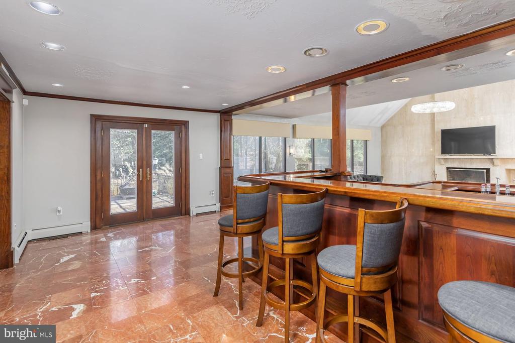 1322 COMMISSIONERS ROAD