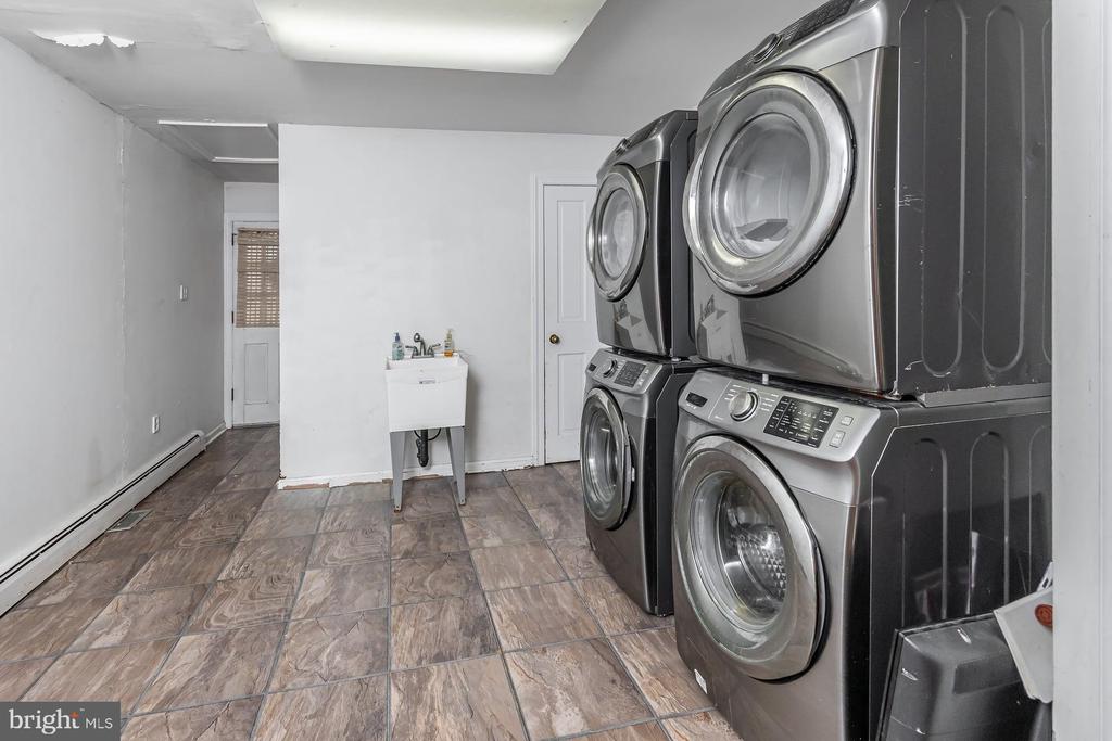 1322 COMMISSIONERS ROAD