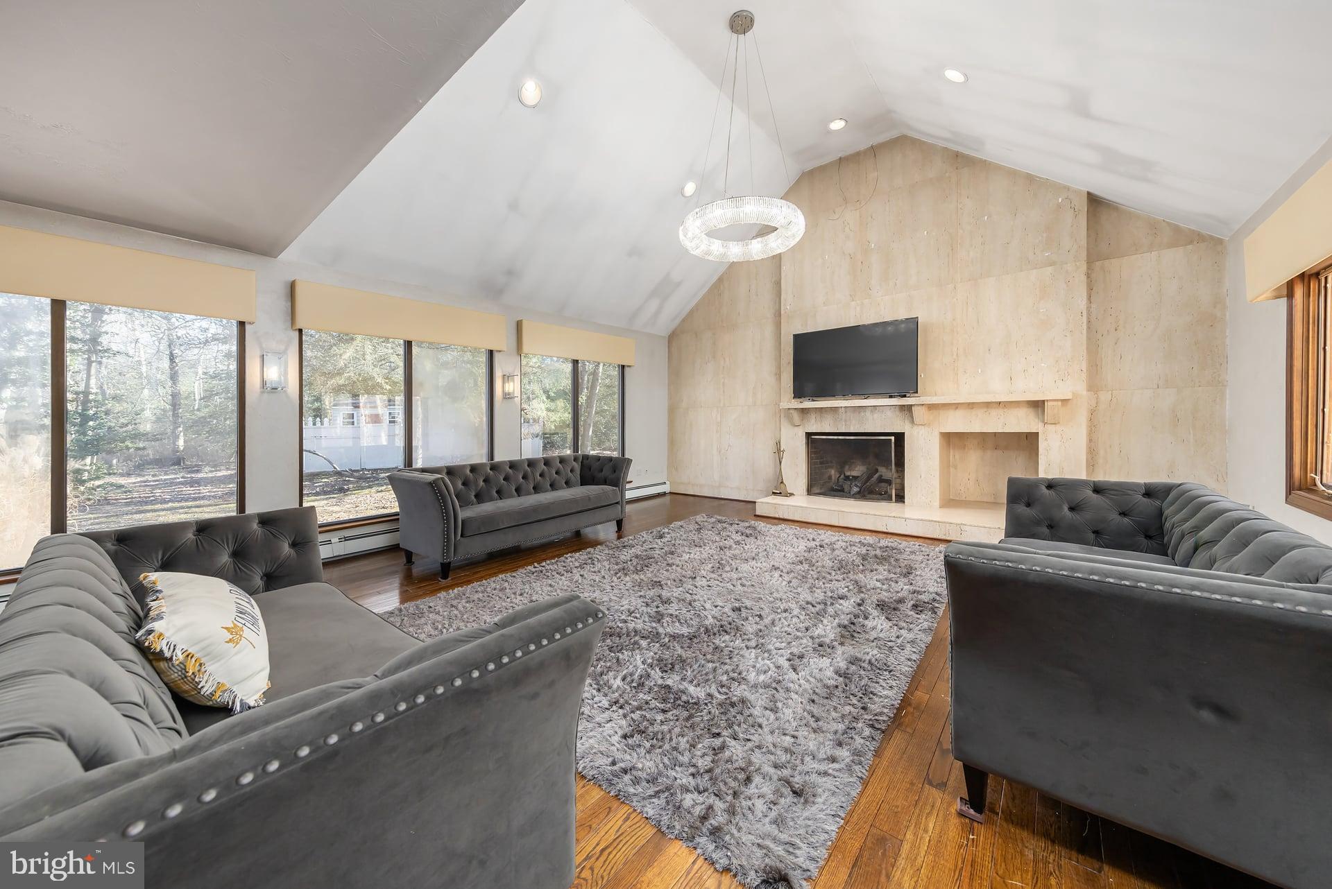 1322 COMMISSIONERS ROAD