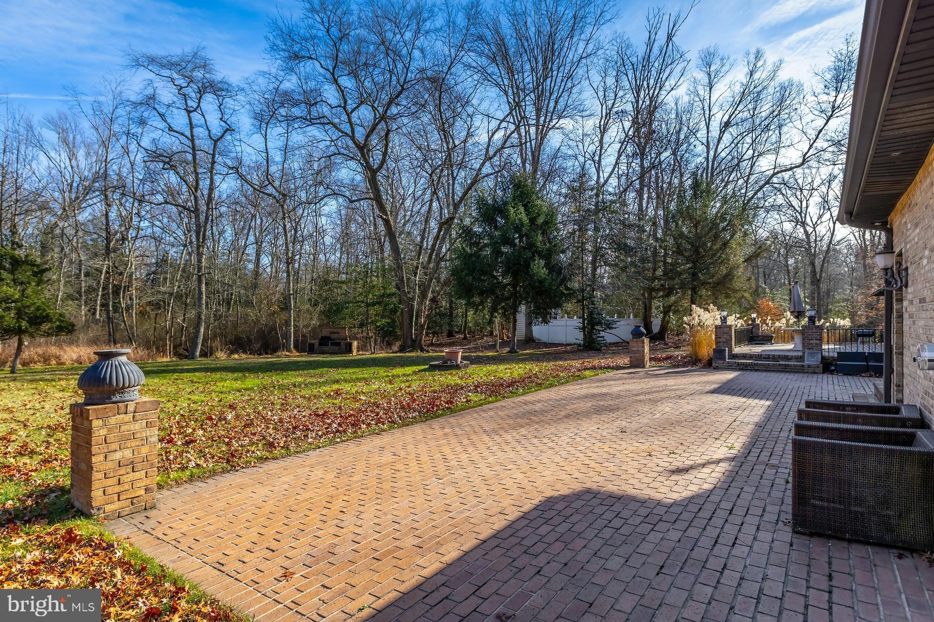 1322 COMMISSIONERS ROAD