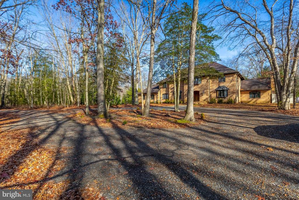 1322 COMMISSIONERS ROAD