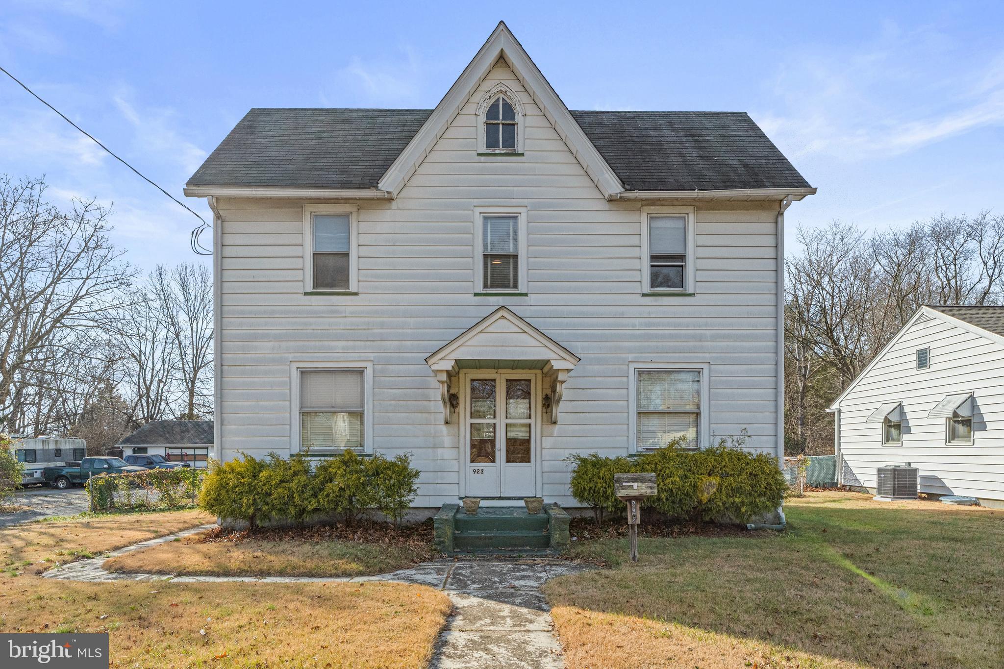 923 N MAIN STREET