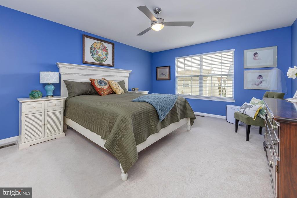 508 DEFRANCESCO CIRCLE