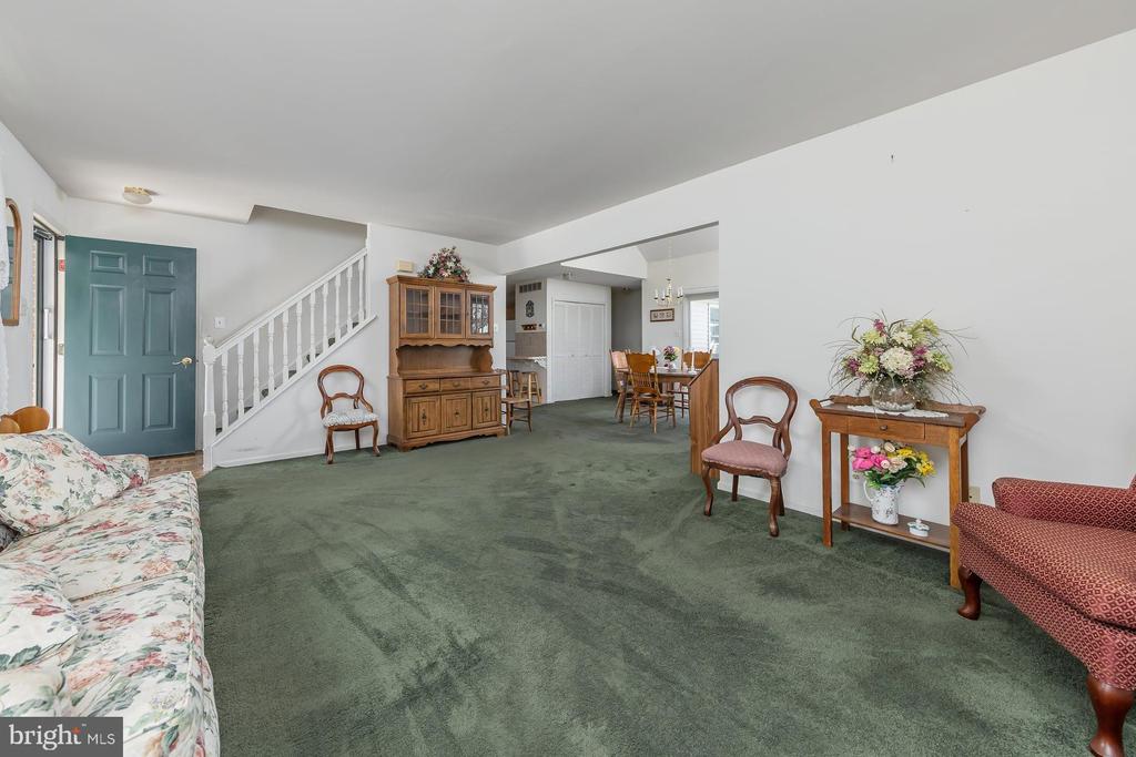 423 COUNTRY WAY