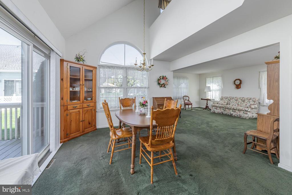 423 COUNTRY WAY
