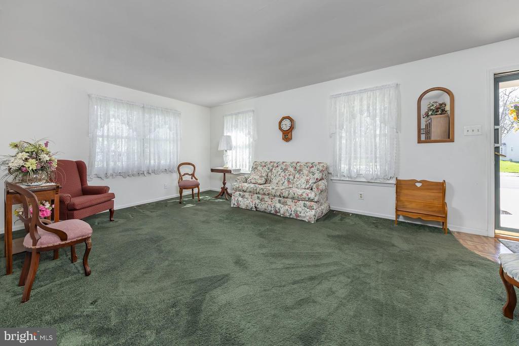 423 COUNTRY WAY
