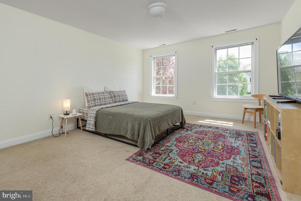 211 SHIVERS RUN COURT