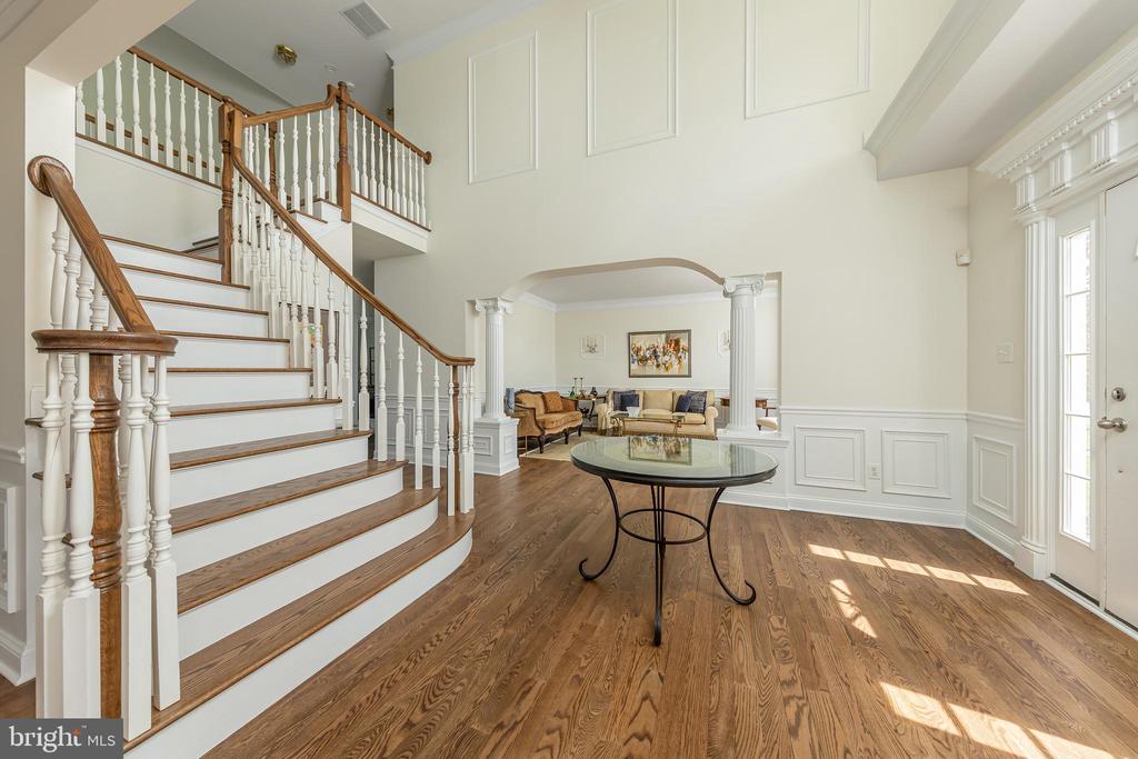 211 SHIVERS RUN COURT