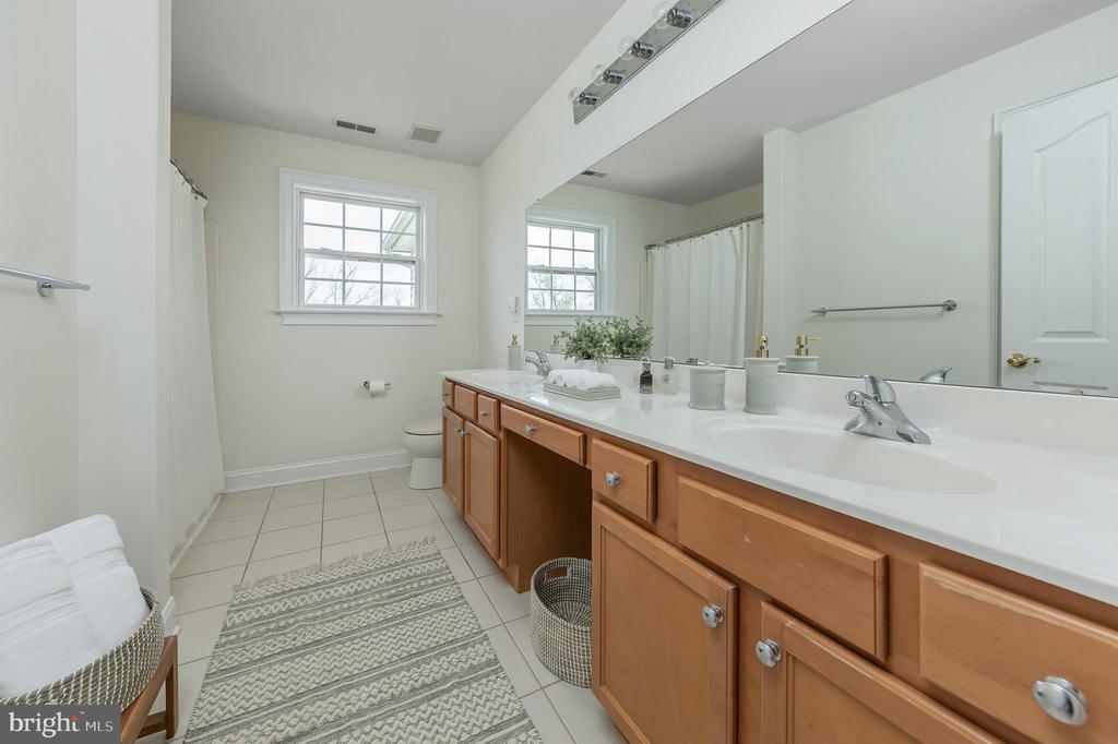 211 SHIVERS RUN COURT