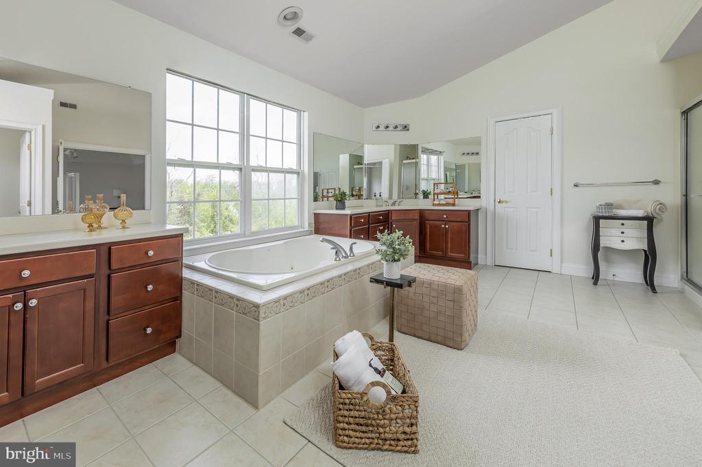 211 SHIVERS RUN COURT