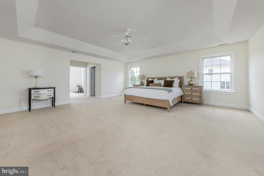 211 SHIVERS RUN COURT