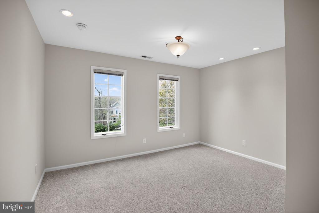 9 WINDING WAY