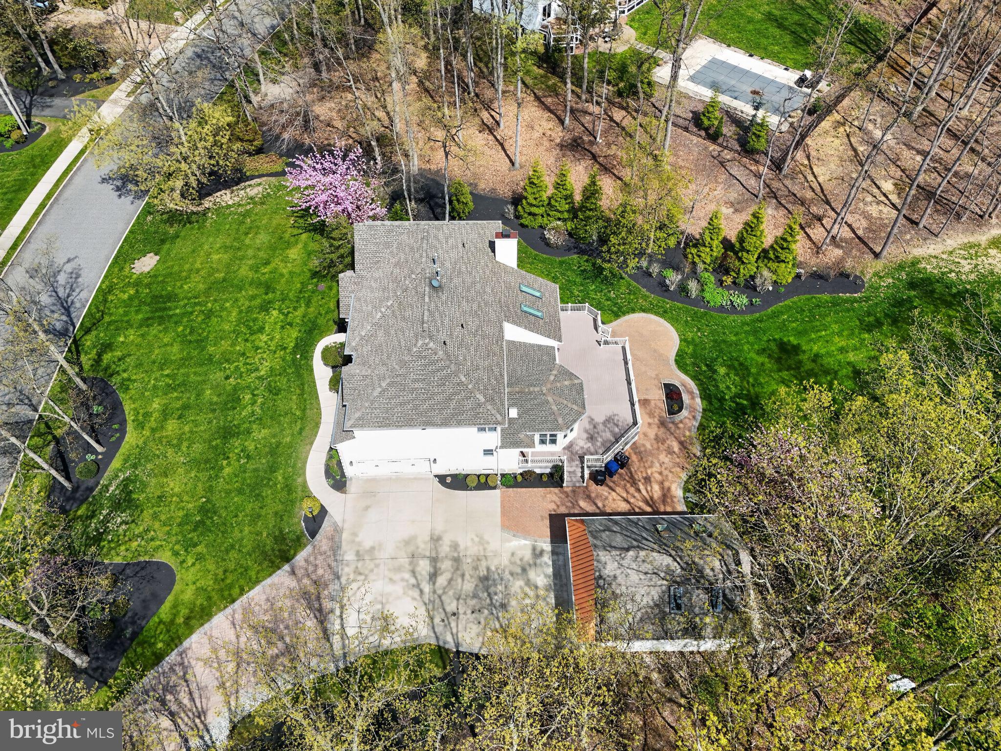 9 WINDING WAY