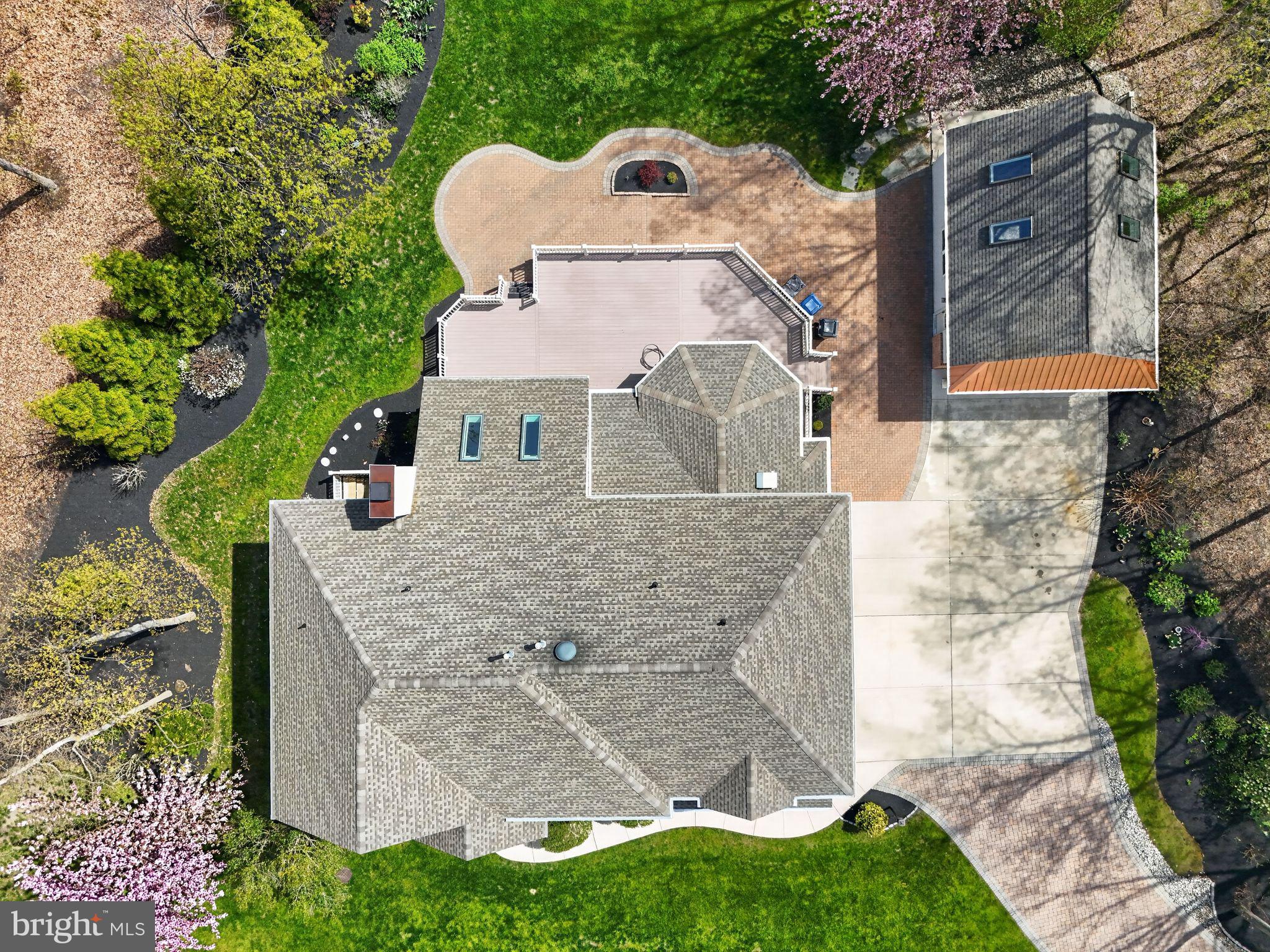 9 WINDING WAY