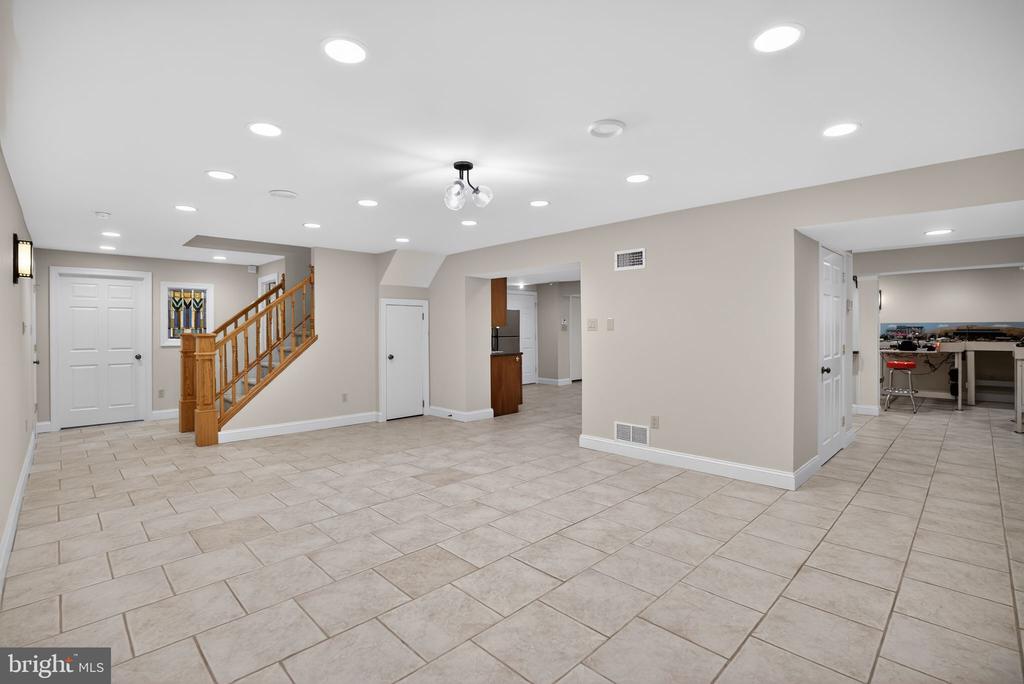 9 WINDING WAY