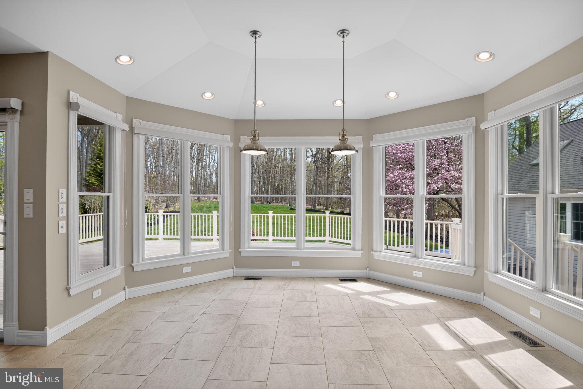 9 WINDING WAY