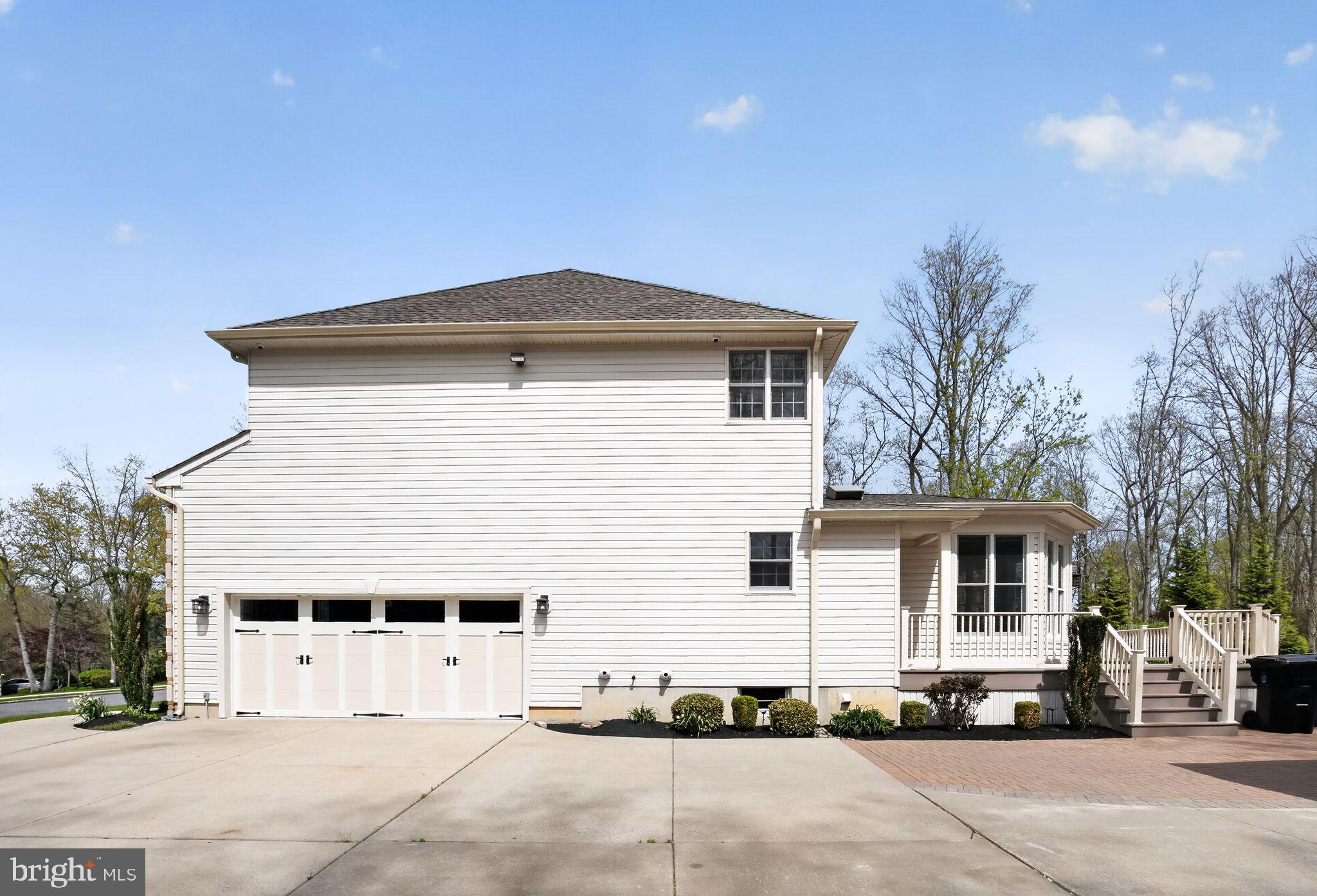 9 WINDING WAY