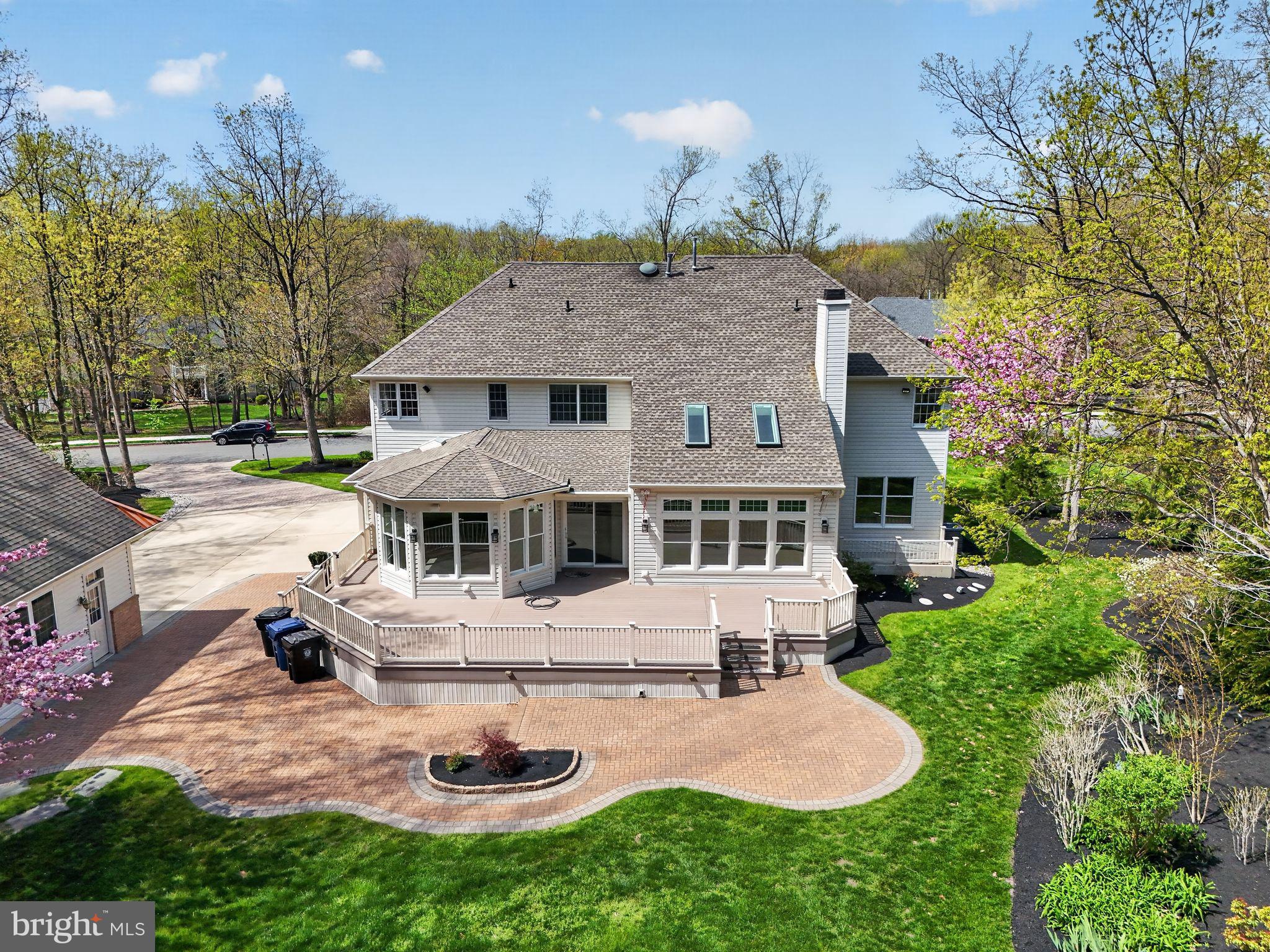 9 WINDING WAY