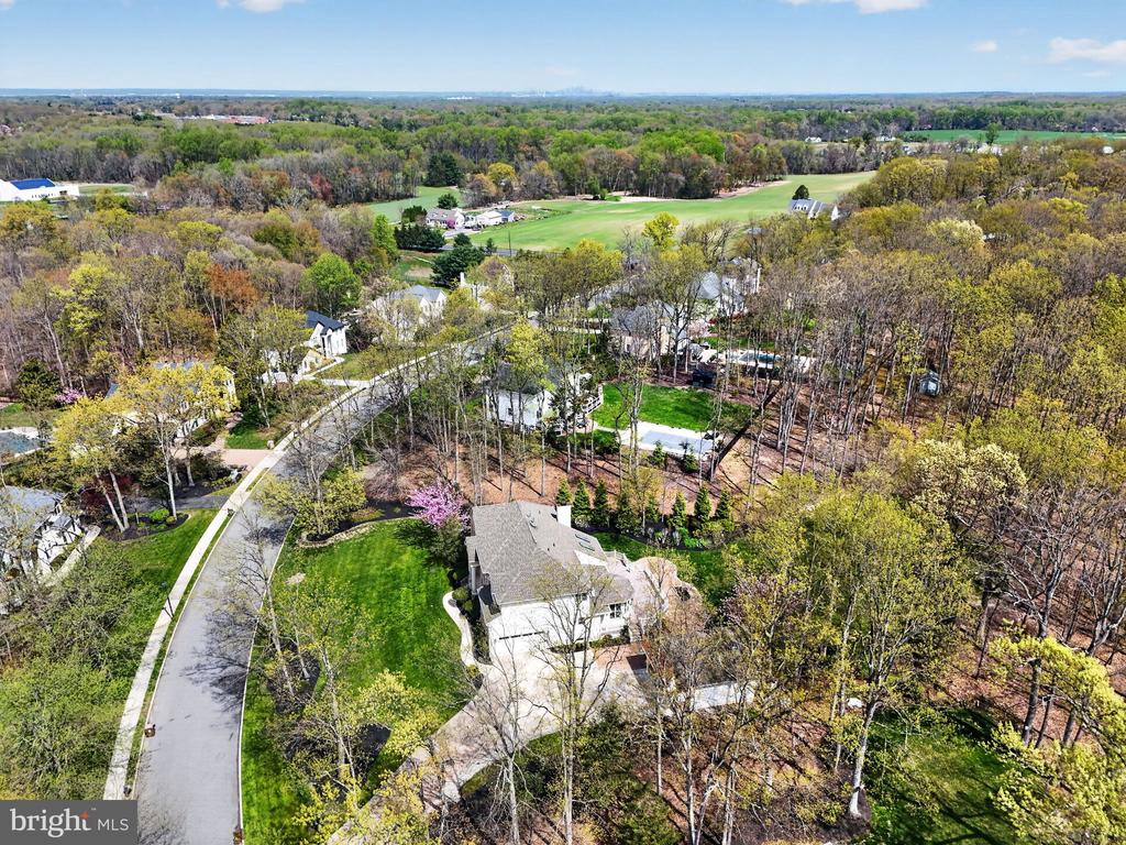 9 WINDING WAY