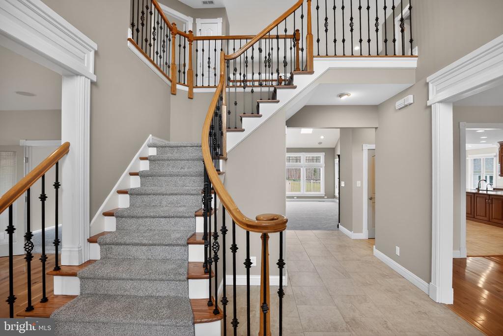9 WINDING WAY