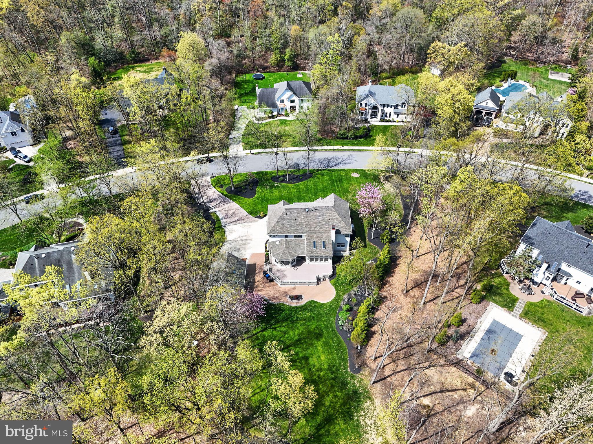 9 WINDING WAY
