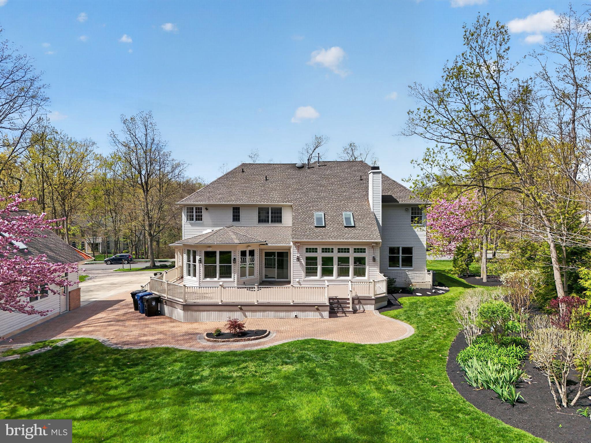 9 WINDING WAY