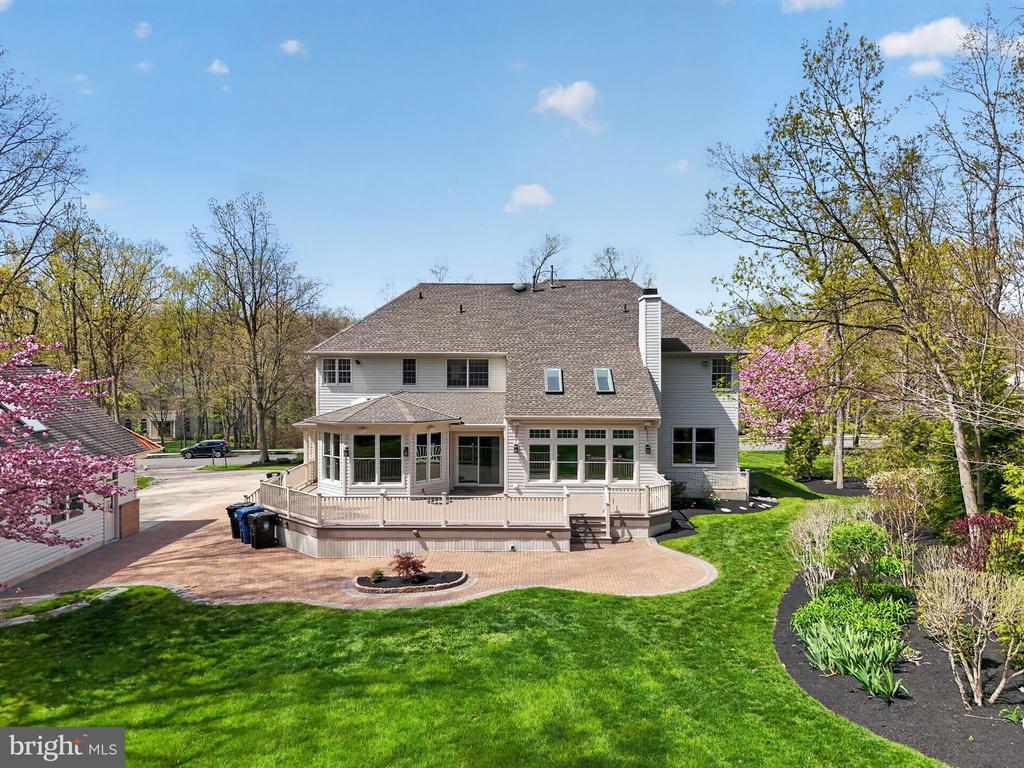 9 WINDING WAY