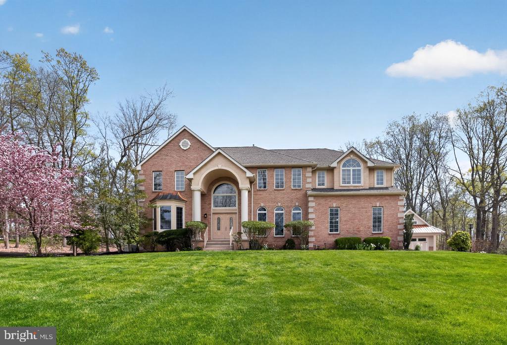 9 WINDING WAY