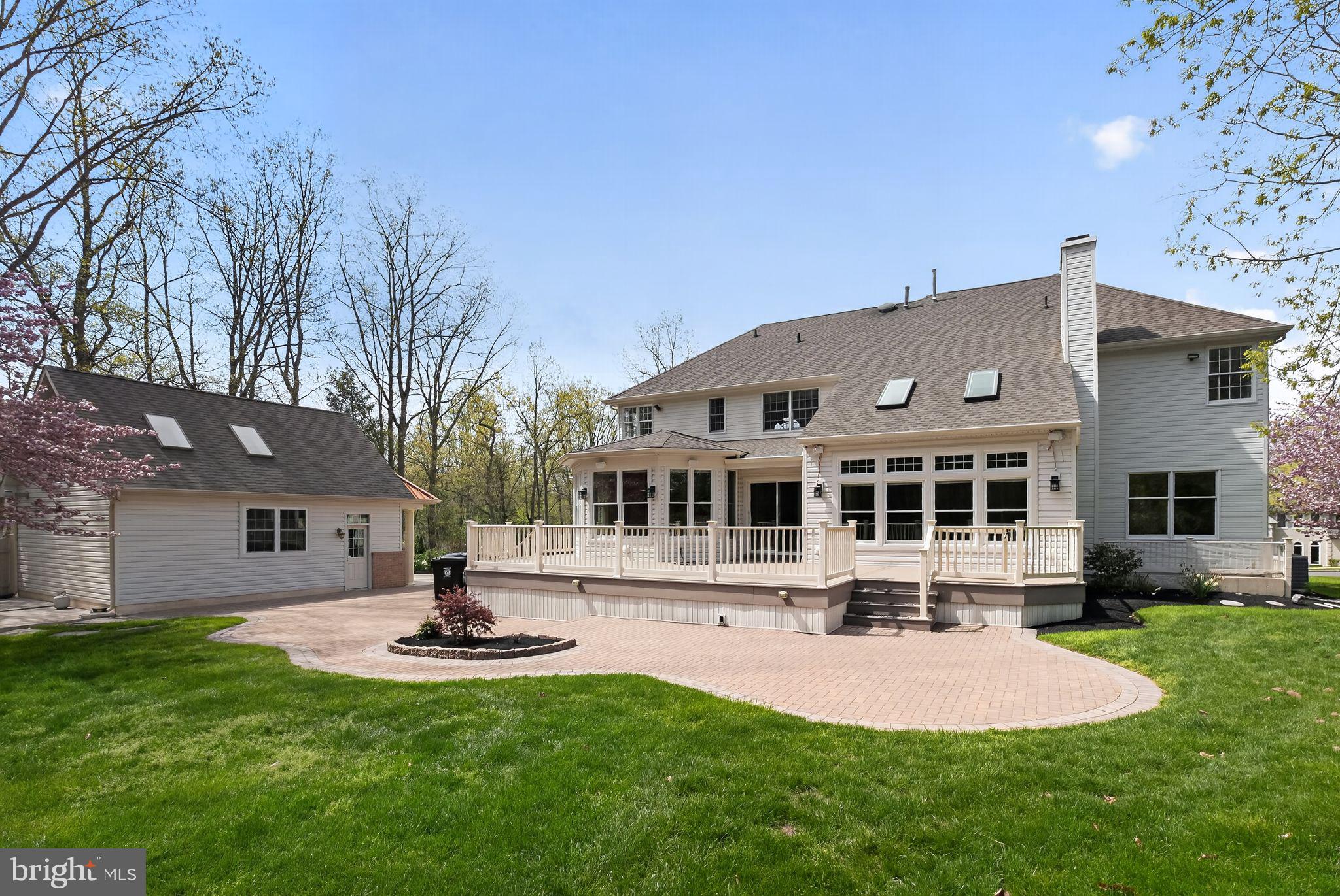 9 WINDING WAY