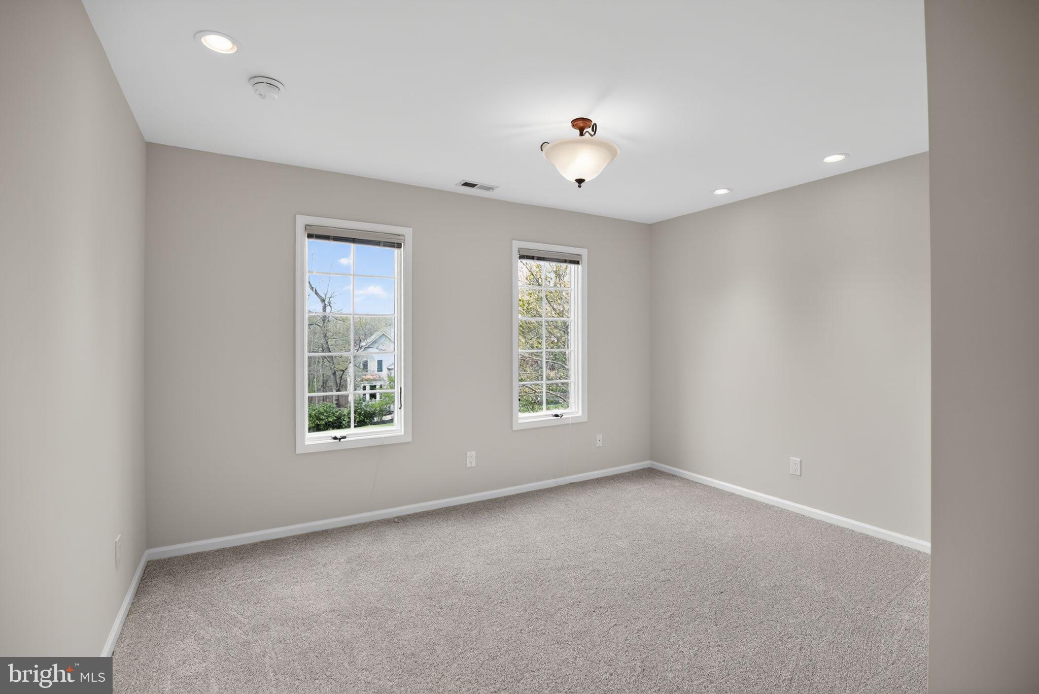 9 WINDING WAY