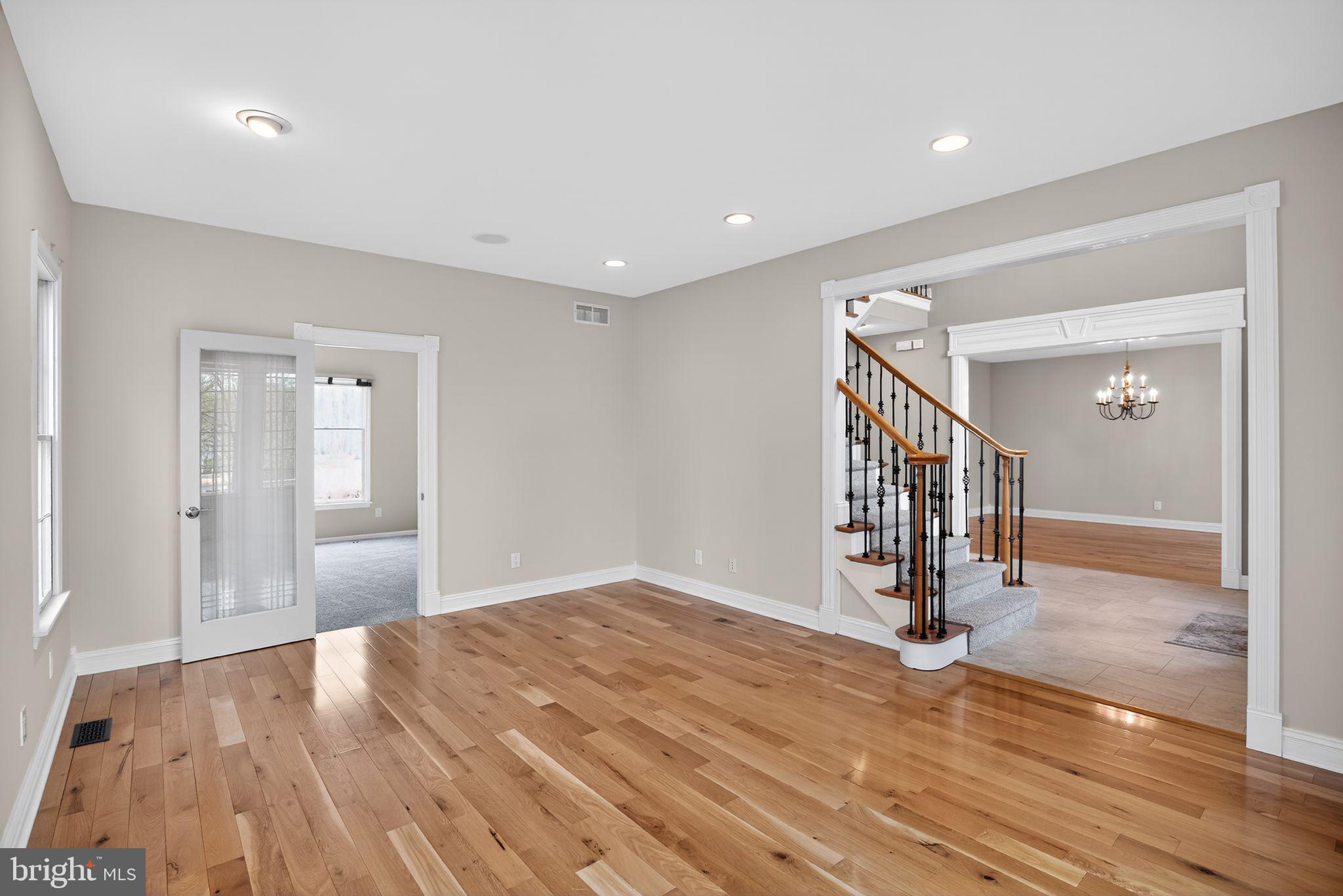 9 WINDING WAY