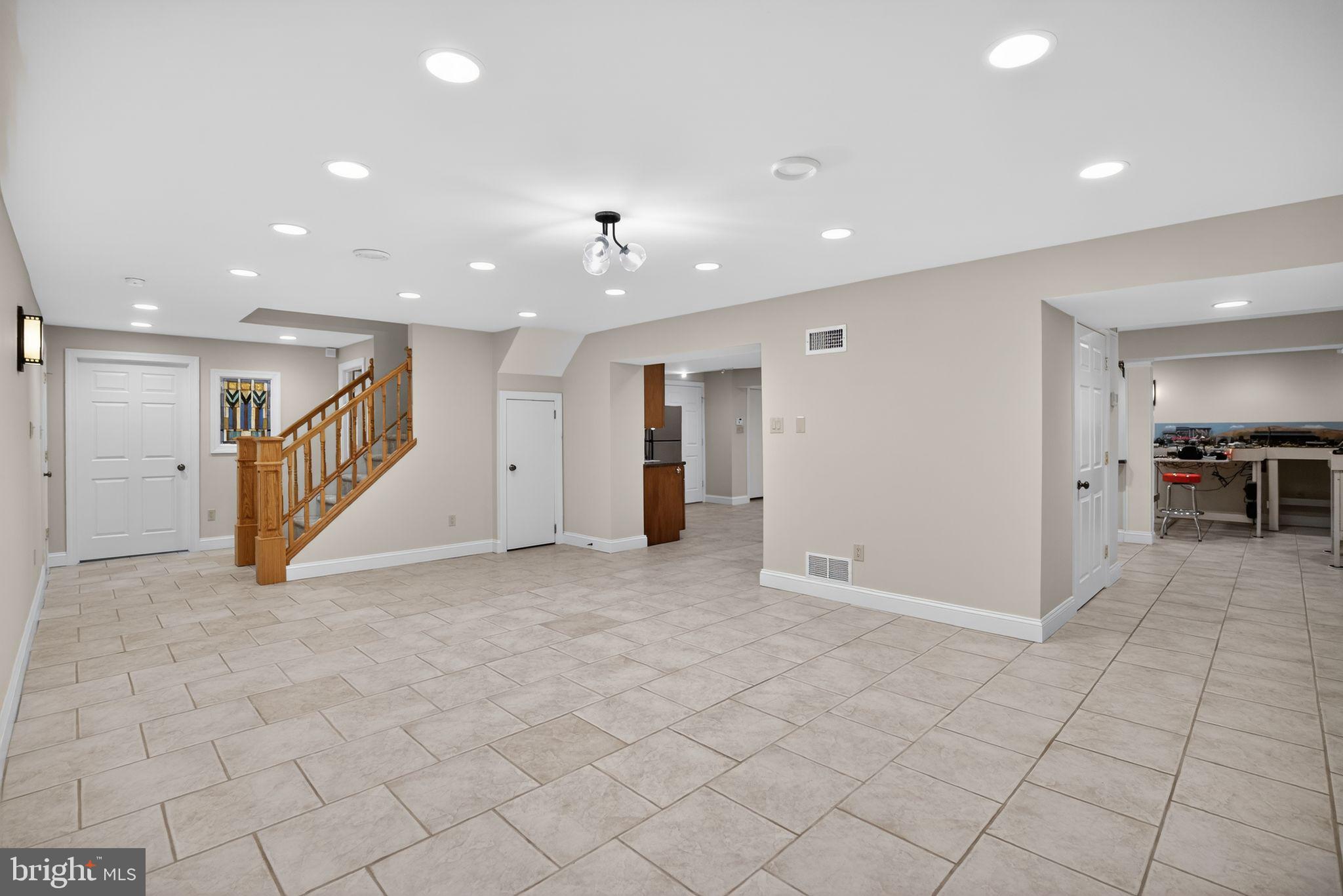 9 WINDING WAY