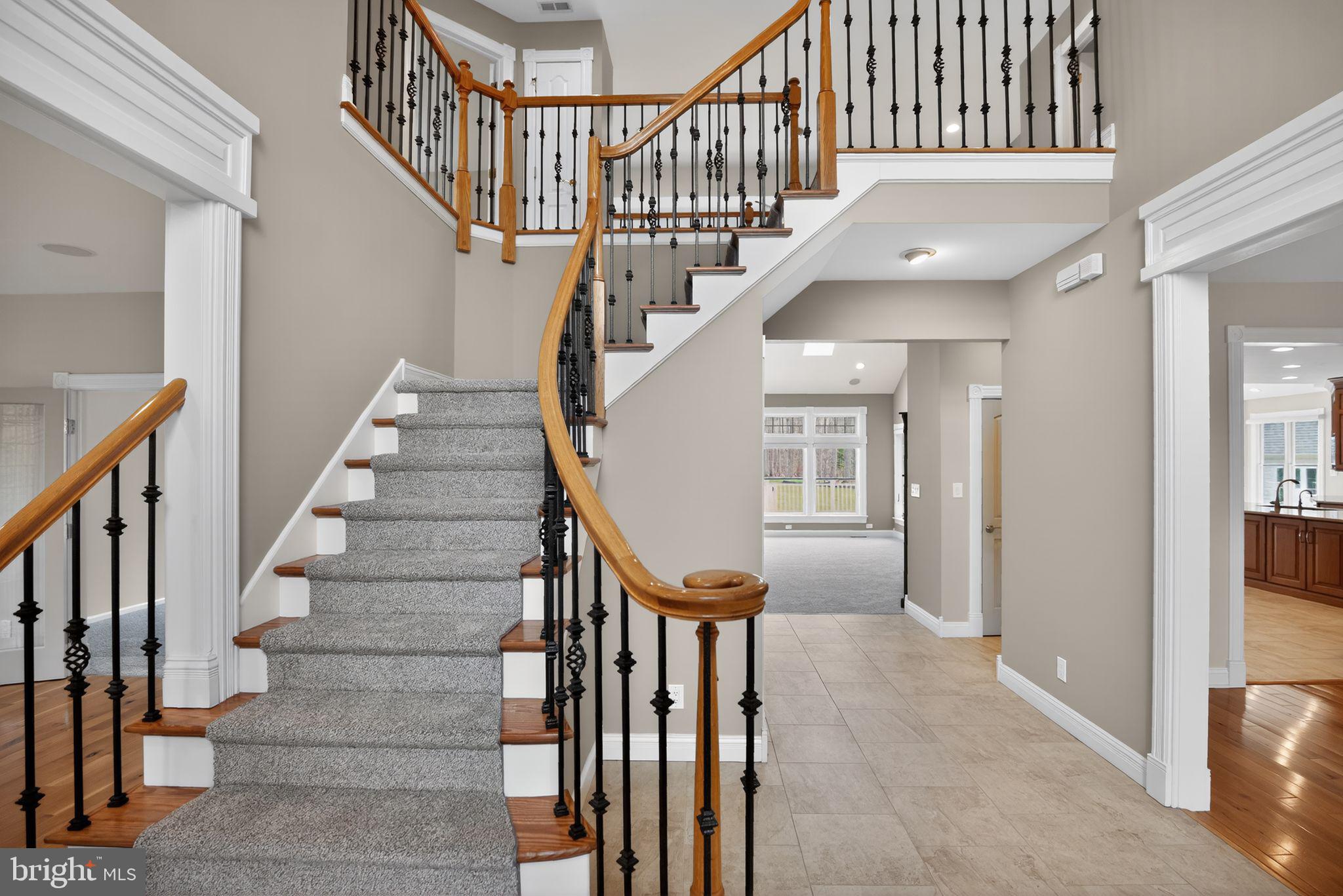 9 WINDING WAY