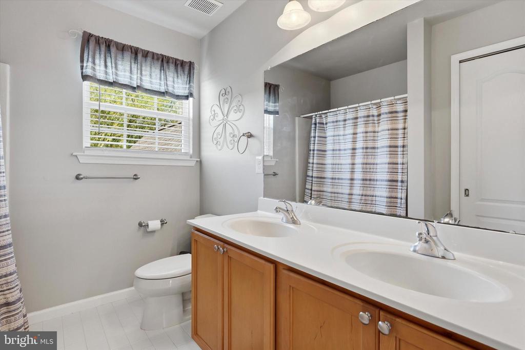 208 SHIVERS RUN COURT