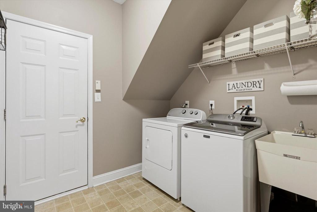 208 SHIVERS RUN COURT