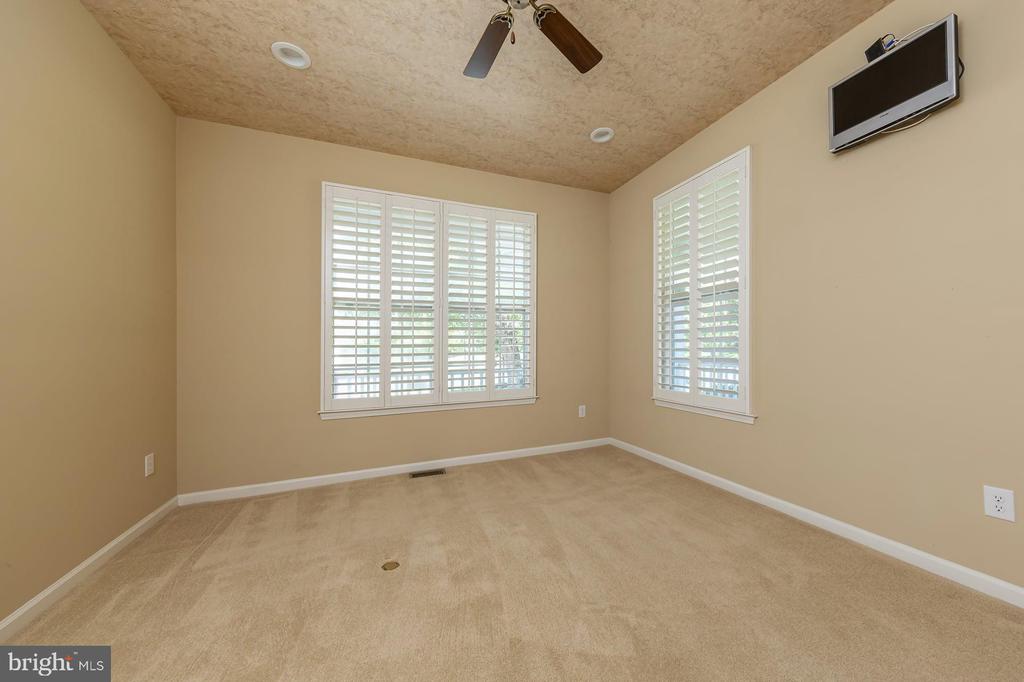 2 QUINTON COURT