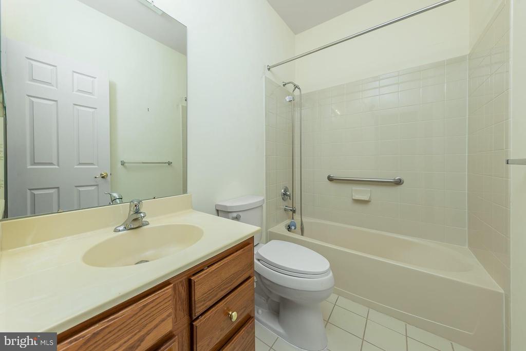 2 QUINTON COURT