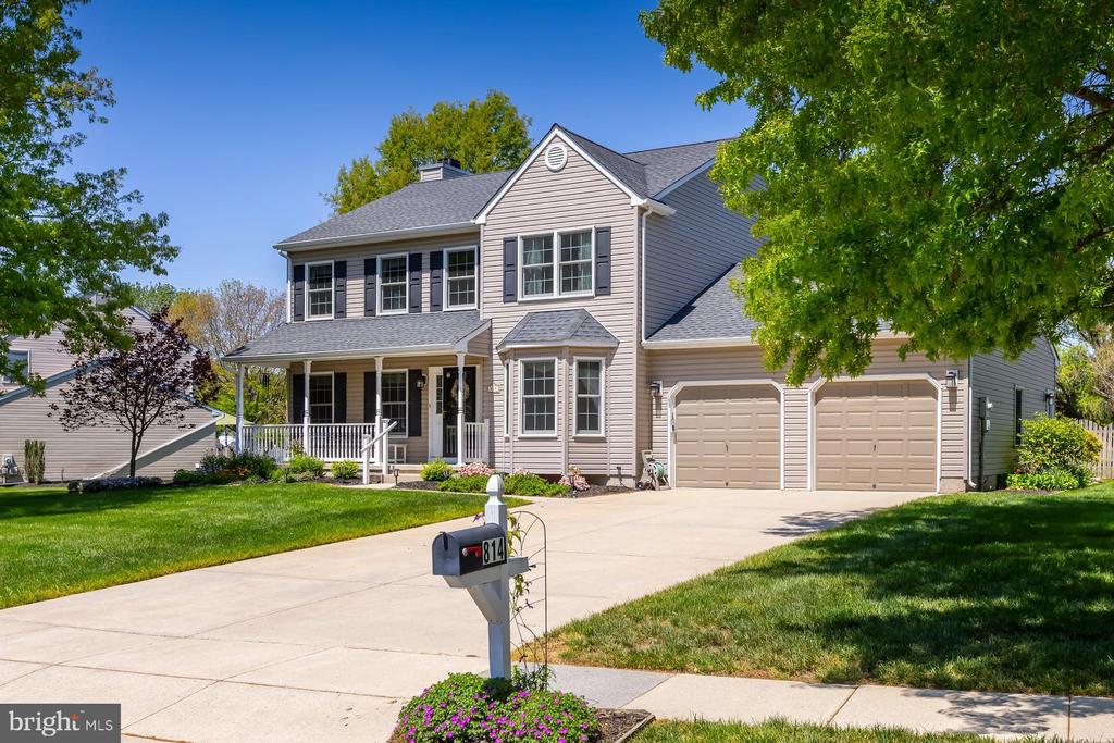 814 CANVASBACK DRIVE