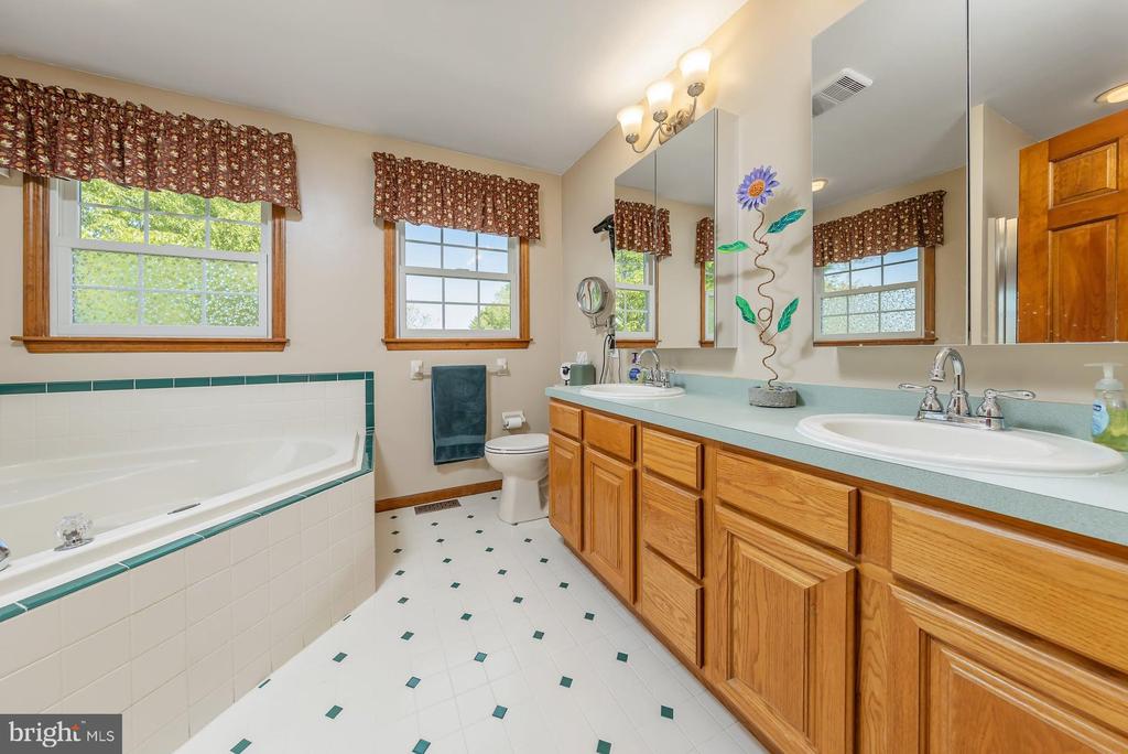 814 CANVASBACK DRIVE