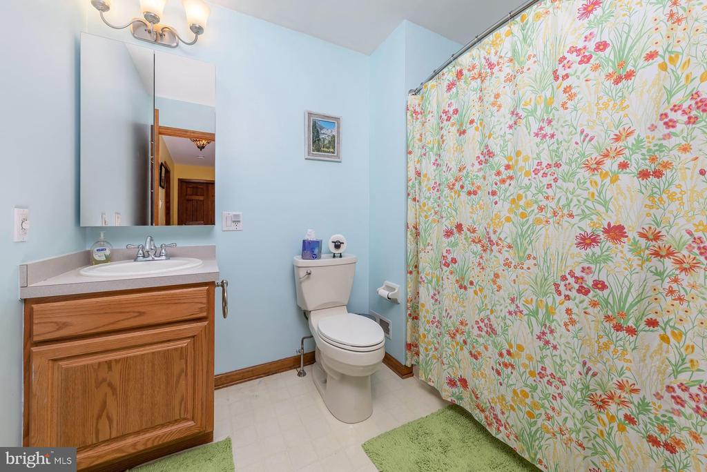 814 CANVASBACK DRIVE