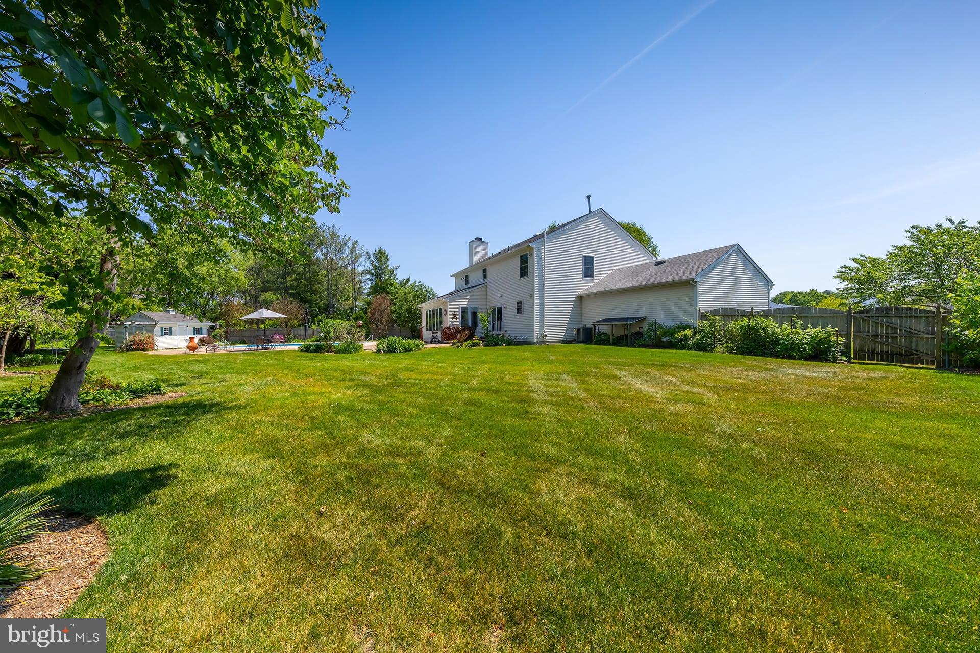 415 LABRADOR TRAIL