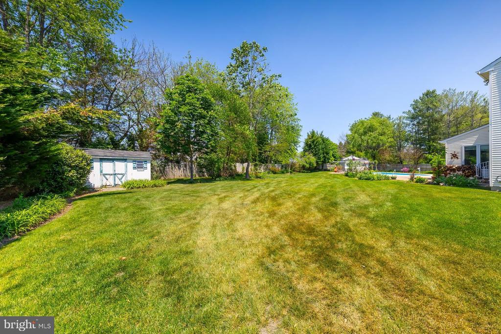 415 LABRADOR TRAIL