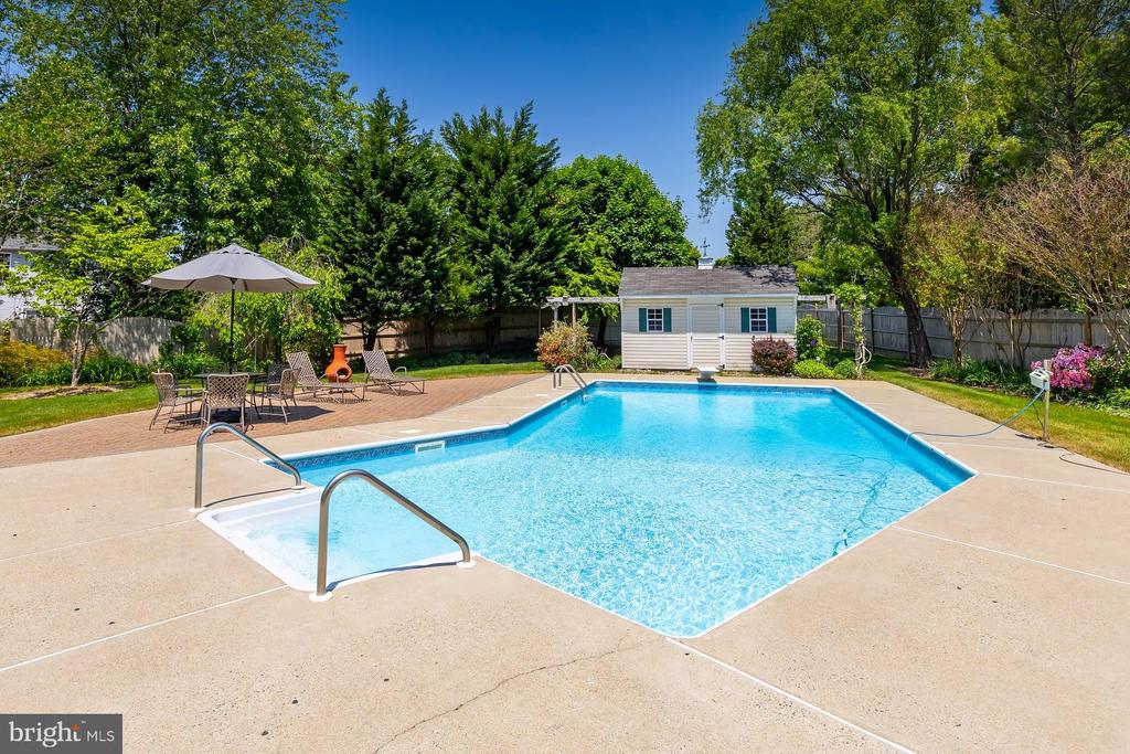 415 LABRADOR TRAIL