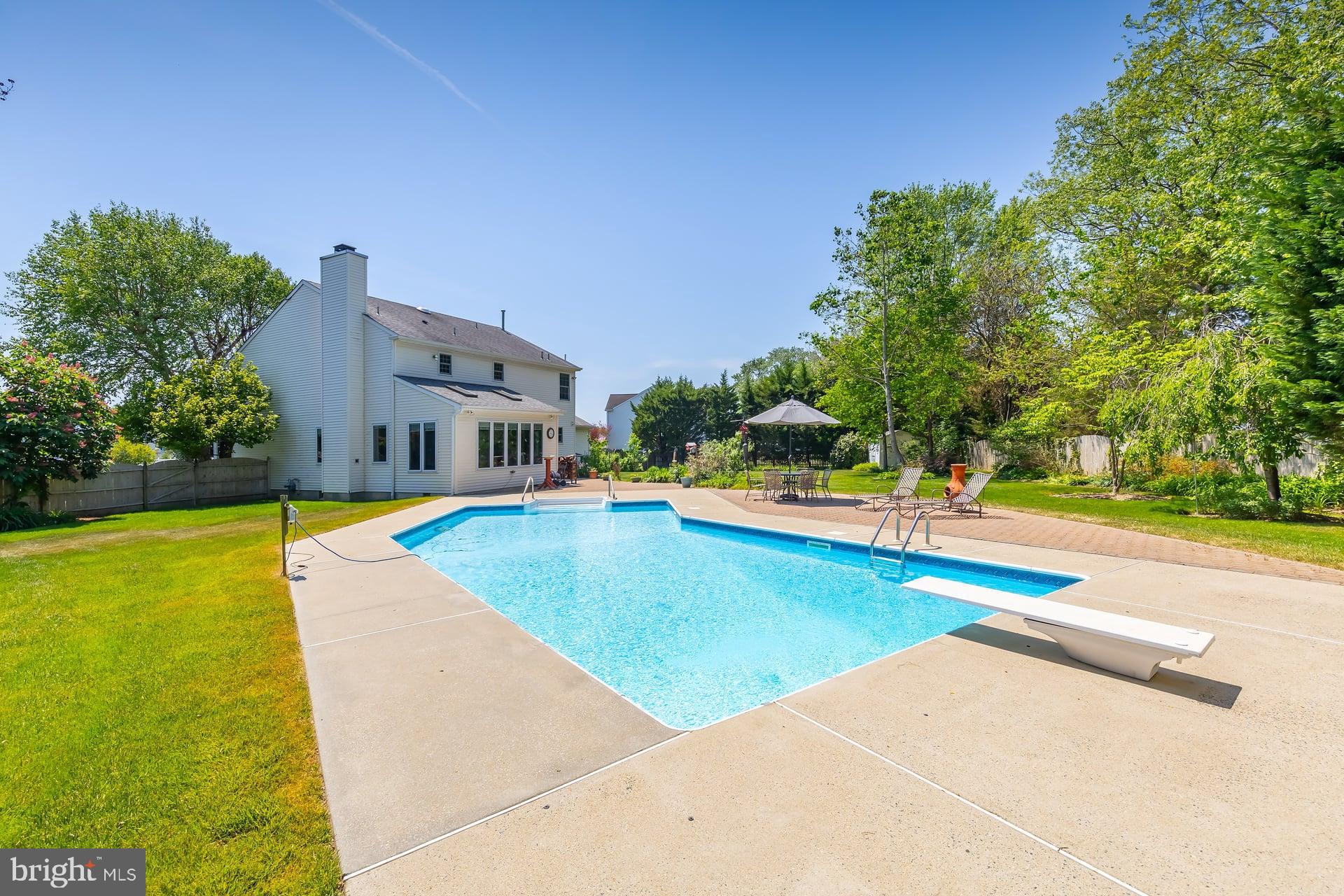 415 LABRADOR TRAIL